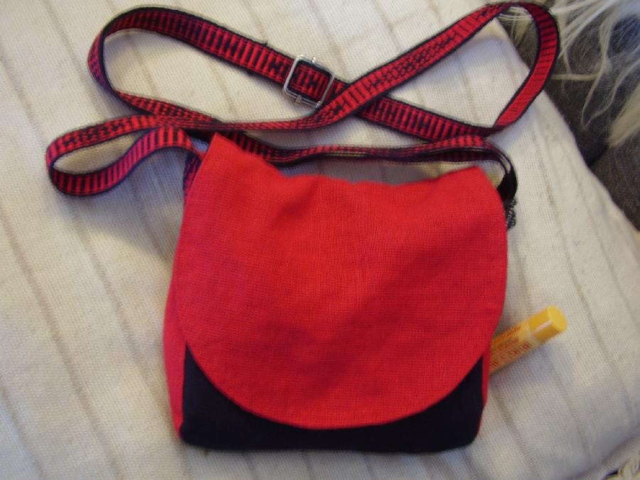 Linda, 2013 12 - purse

Scaled up from a design in a book (Simple Clothes), this is made from a mid-to-...