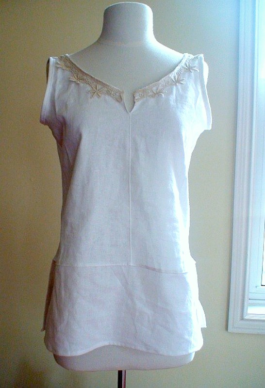 Natallia, Light weight linen tunic from self-drafted pattern. I trimmed it with simple organic cotton lace.