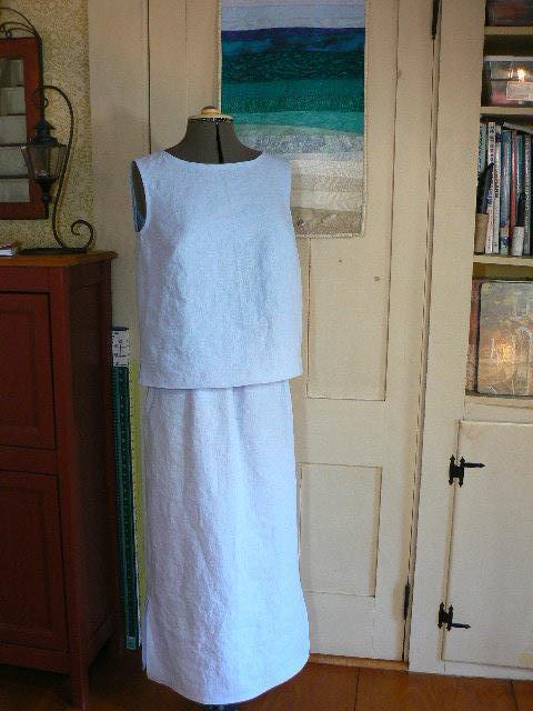Mercedes, B6005 Top and skirt sewn with DB 4C22 100% Linen HEATHER Softened 2.00 yards.

Looking forward to...