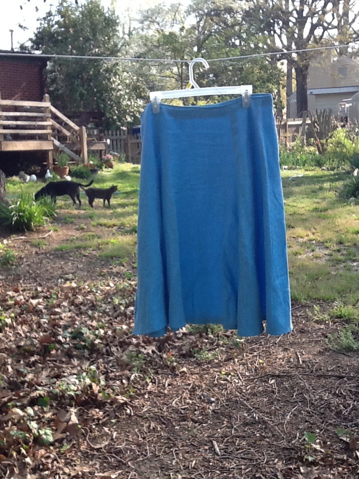 Jeannette, My favorite summer skirt out of sky blue linen