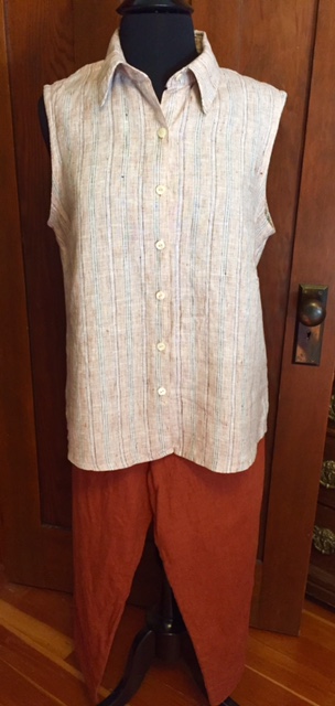Mary, Crop pants in Kenya middle weight.
Sleeveless top in IL042 899 Premier Finish