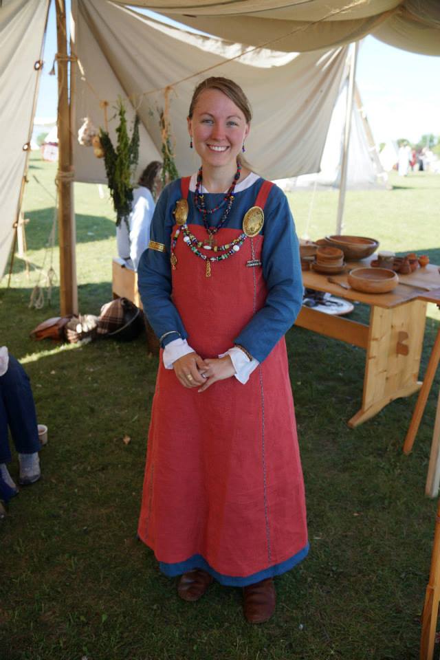 Kelsey, When a week-long Viking encampment in mid-summer was coming up, I knew I needed a linen ensemble to...