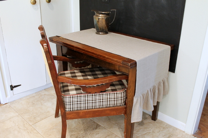 Ann, Ruffled Linen Table Runner
LaFortune Linens.Etsy.com