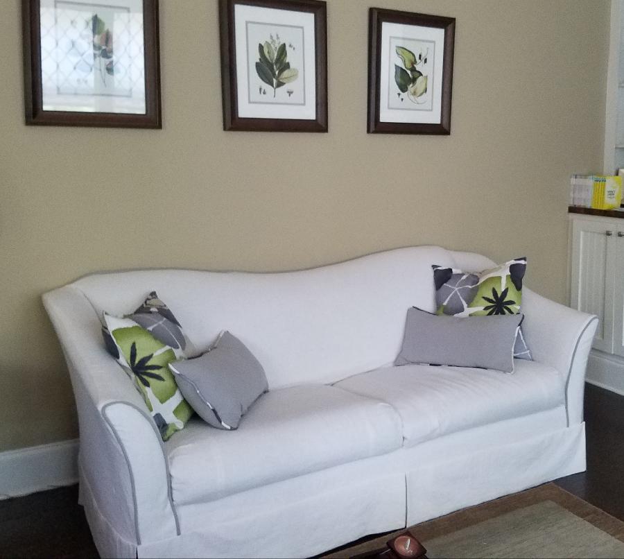 Song, Sofa slipcover in white linen.