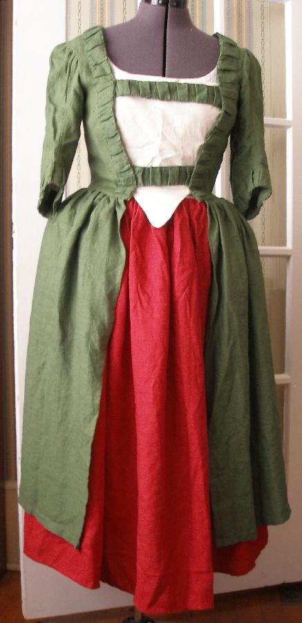 Kristen, A 1770s robe a langlaise in Vineyard Green and petticoat in Firecracker Red.
I was short on fabric...
