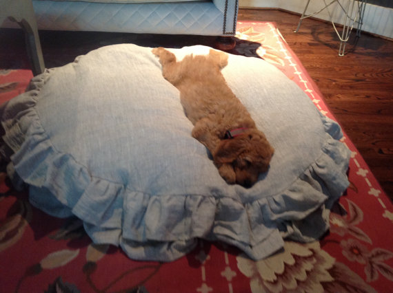 Debbie, Ruffled Doggie Bed Slipcover
Slipcover made with washed linen
Mix Natural IL019