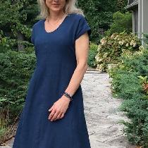 Best dress ever!  Reversible, with 2 different necklines; V or scoop.  Loose fitting but flatter...