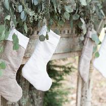 Cassi, Linen Christmas stockings! So beautiful...