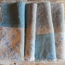 Linen dinner napkins using IL019 linen natural and IL019 turquoise. Using thickened fiber reacti...