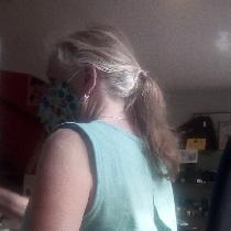 Facile à porter, agréable, beau modèle avec l'ouverture au dos. J'adore