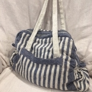 THE BAG: The blue stripe exterior has pockets to hold your bottle or cup and phone, calendar &am...