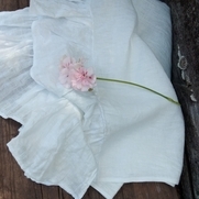 Michelle, Pure white linen bathroom hand towels.
I...