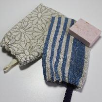 Quick scrap-busting project of my IL073 and IL002 Shower mitts. For a copy of the tutorial, plea...