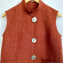 Spice linen vest with abalone buttons