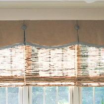 This natural linen valance has a contrasting border in blue linen, and velvet buttons to match.