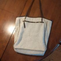 This is roughly based on a tote I loved that was made out of black cotton. I reused the zipper a...