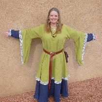 A 12th century style under tunic and over tunic. Under tunic made from Cobalt Blue medium weight...