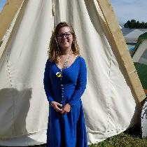 The Baroness' daughter is looking stunning in this  14th c. linen cotehardie!  I cant remember i...