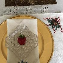 I used IL019 Optic White and Sonia Schowalter embroidery patterns to make Christmas napkins and...
