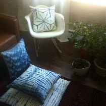 Katrin, I dream in blue! Pillows featured are Ja...