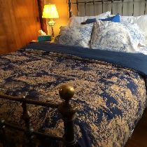 Duvet: Blue Bonnet IL019 linen and vintage French toile.