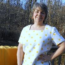 This Simplicity pattern blouse was made with a mid-weight vintage linen that my Mom gave me in t...