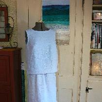 B6005 Top and skirt sewn with DB 4C22 100% Linen HEATHER Softened 2.00 yards.

Looking forward...